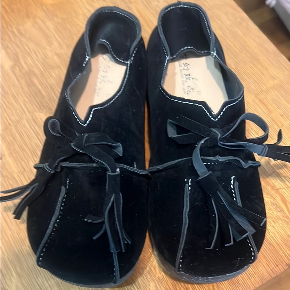 Black Women's Shoes with Bow Detail